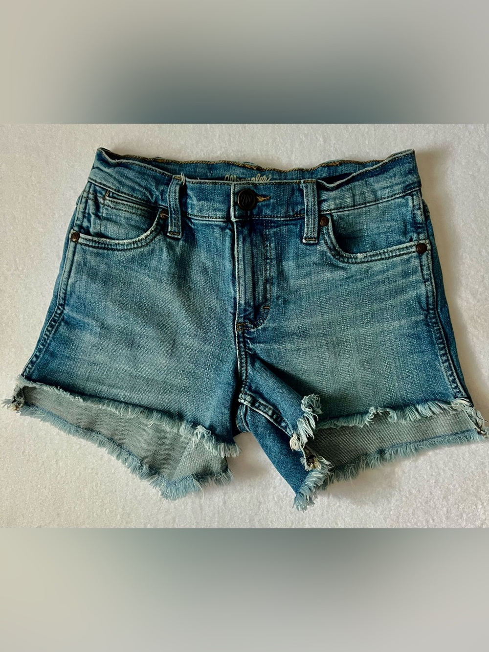 Wrangler Premium Denim Cut-Off Shorts w/ Raw Hem Size 25, Medium Wash, EUC.